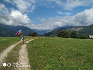 CELA SKUPINA ČEZ DOBRAVO
